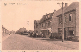 [-5%] BELGIQUE - Zedelgem - St Eloi Groote Baan - Commerce - Vélo - Voiture - Rue - Animé - Nels - Carte Postale Ancienn - Zedelgem