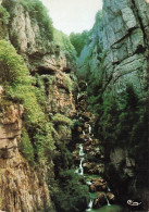 [-5%] FRANCE - Le Vercors - "Les Grands Goulets" - La Cascade - Falaises - Carte Postale - Vercors