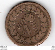 Pièce   En Bronze Avec Un -  N Couronné Une Face Est Belle  L'autre  Est  Est Usée  Vendu En L'état - Armas De Colección