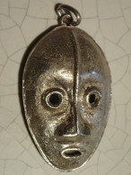 PENDENTIF. ARGENT. AFRIQUE. AMULETTE. MASQUE. FETICHE - Etnica