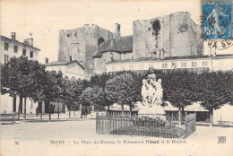 Delcampe - 79 - Niort - PLACE DU DONJON LE MONUMENT RICARD ET LE DONJON. Année 1923 - Niort