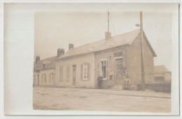 Delcampe - CARTE PHOTO  : BATIMENTS DES POSTES ET TELEGRAPHES - PREPOSE AUX POSTES - CLIENTE - VILLE A SITUER -z 2 SCANS Z- - Post & Briefboten