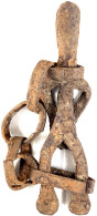 Eiserne Schmiedefigur Eines Sklaven In Ketten. Höhe 176 Mm. Rostig - Other & Unclassified