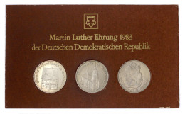 Themensatz Martin-Luther-Ehrung: 5 Mark 1983 Schloßkirche, Wartburg 1982 Und Luthers Geburtshaus 1983 In Hartplastik Mit - Other & Unclassified