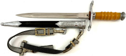 DDR: Offiziersdolch Der NVA In Scheide Mit Gehänge. Länge Des Dolches In Scheide 40 Cm. Guter Zustand - Knives/Swords