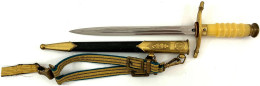 DDR, Offiziersdolch Der Volksmarine In Scheide Mit Gehänge. Gesamtlänge 39,5 Cm. Guter Zustand - Knives/Swords