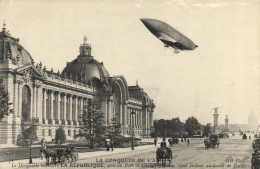 Delcampe - PC AVIATION DIRIGEABLE LA RÉPUBLIQUE AU DESSUS DE PARIS (a48908) - Zeppeline