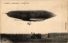 Delcampe - PC DIRIGEABLE LA REPUBLIQUE EN PLEIN VOL AVIATION (a34401) - Zeppeline