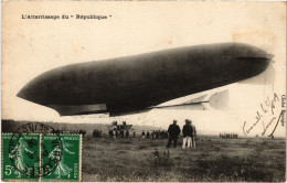 Delcampe - PC DIRIGEABLE LA REPUBLIQUE ATTERISSAGE AVIATION (a34397) - Zeppeline