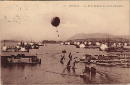 Delcampe - PC TOULON LA RADE PENDANT UN SALUT D'ESCADRE BALLOON AVIATION (a26753) - Fesselballons