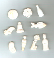 Fèves Anciennes Lot De 10 Fleur De Lis, Poisson, Fleur, Mandoline, Bébé - Oude