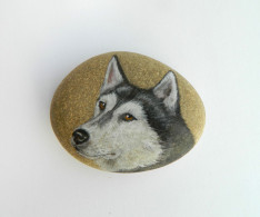 Black And White Husky Dog Hand Painted On A Spanish Beach Rock Paperweight - Pisapapeles