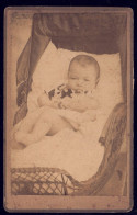 Delcampe - +++ Photo Sur Carton - CDV - Phot. Française Cabessa à ORAN - Algérie - Portrait Enfant - Bébé - Octave De Hovre  // - Visitenkarten