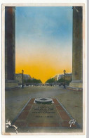 Delcampe - CPA 9 X 14 PARIS Et Ses Merveilles Tombeau Du Soldat Inconnu  Sous L'Arc De Triomphe - Triumphbogen
