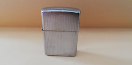 @ Briquet Zippo,   ,Engine Turned , Moteur Tourné ( K - IV , Novembre 1988 )  Chrome Poli @ - Zippo