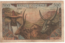 CAMEROON  500 Francs   P11  (ND  1962)   " Man + Zebus On Front + Banana Harvest  At Back " - Cameroon