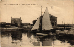 Delcampe - CPA COURSEULLES-sur-MER Voilier Entrant Au Port (1257580) - Courseulles-sur-Mer