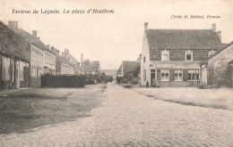 [-5%] BELGIQUE - Environ De Leysele - La Place DHouthem - Rue - Calèche - Animé - Cliché R Matton - Carte Postale - Alveringem