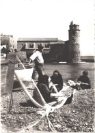 Delcampe - FR66 COLLIOURE - CPSM 10 * 15 - CAP 92 - Ravaudeur Ravaudeuse Remailleur Remailleuse Des Filets De Pêche - Animée Belle - Fischerei
