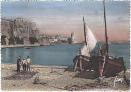 Delcampe - FR66 COLLIOURE - CPSM 10 * 15 - Ravaudeur Ravaudeuse Remailleur Des Filets De Pêche Barque De Pêche - Animée Belle - Fischerei