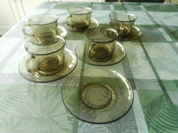 5 Tasses 6 Sous-tasses En Verre Fumé Arcoroc - Tassen