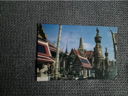 Delcampe - THAÏLANDE  Carte Postale  TEMPLE OF THE EMERALD BOUDDHA  1 Timbre - Thaïland