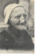 Delcampe - Finistère : QUIMPERELE : Vieille  Femme  De  Pipe - Quimperlé