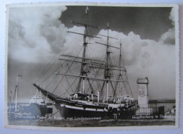 PAYS-BAS - GRONINGEN - DELFZIJL - Driemastbark Pieter A. Koerts Met Loodsmonument - Delfzijl