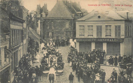 Delcampe - CPA 02 Aisne Cavalcade De Vervins Défilé Du Cortège - Carnaval - Société Générale - Barrotteaux - Char - Vervins