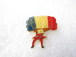 PIN'S  PARACHUTE - Parachutting