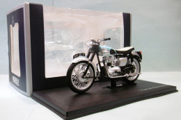 Norev - TRIUMPH BONNEVILLE 1959 Bleu Clair Moto Réf. 182040 Neuf NBO 1/18 - Motorcycles