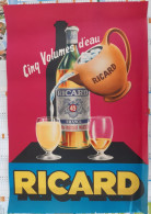 RICARD ANCIENNE AFFICHE ORIGINALE PAPIER  CINQ VOLUMES D'EAU PASTIS DE MARSEILLE FOND ROSE VERS 1950 64 X 48 CM - Posters