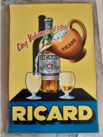 RICARD ANCIENNE AFFICHE ORIGINALE PAPIER  CINQ VOLUMES D'EAU PASTIS DE MARSEILLE FOND JAUNE VERS 1950 48 X 32 CM CM - Posters