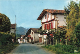 [-5%] FRANCE - Sare - Maisons Basques - Grille - Jardin - Plante - Façade - Rue - Montagne - Lumicap - IRIS - Carte Post - Sare