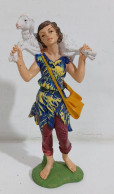 I123968 Pastorello Presepe - Statuina In Plastica - Ragazzo Con Pecora - 18 Cm - Kerstkribben