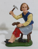 I123974 Pastorello Presepe - Statuina In Plastica - Calzolaio - 13 Cm - Kerstkribben