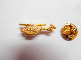 Superbe Pin's En Relief , Aviation , Hélicoptère , Signé CECOP - Space
