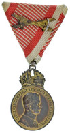 1917. "Károly Bronz Katonai Érdemérem A Katonai érdemkereszt Szalagján" Aranyozott Bronz Kitüntetés, "BRONZE" Jelzéssel  - Unclassified