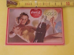 Coca-cola Good In Bottiglia Calamita Anni ? - Targhe Smaltate Ed In Lamiera