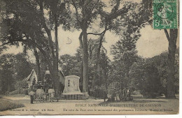 78 -  Ecole Nationale D'Agriculture De Grignon  - Un Coin Du Parc Avec Le Monument Des Professeurs  * CPA  ** - Grignon
