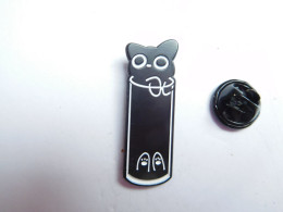 Delcampe - Superbe Pin's Neuf , BD Comics , Chat Noir , Non Signé - BD