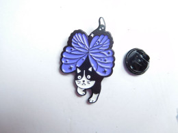 Delcampe - Superbe Pin's Neuf , BD Comics , Chat Noir Papillon , Non Signé - BD
