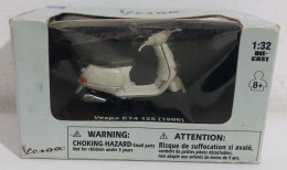 84495 NEW RAY 1/32 - Vespa ET4 125 (1996) - Motorcycles