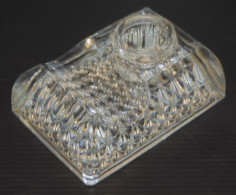 -ENCRIER REPOSE PORTE PLUME ANCIEN EN VERRE OU CRISTAL PLEIN INKWELL VITRINE    E - Calamai