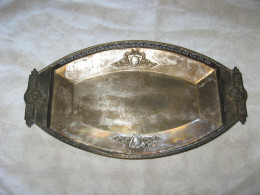 Ancien Plat ART DECO EN METAL ARGENTE NOIRCI - Schalen Und Tabletts