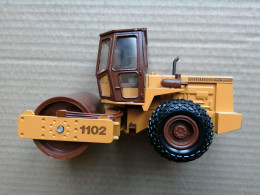 CASE VIBROMAX 1102 - ROULEAU-COMPRESSEUR - CONRAD 1/35 - - Andere & Zonder Classificatie
