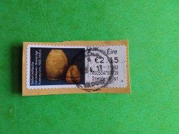 TIMBRE DISTRIBUTEUR IRLANDE - URNES FUNERAIRES N° 88 VALEUR 2.15 € OBLITERE - Automatenmarken (Frama)