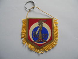 LE SOUVENIR FRANCAIS Fanion Militaria Guerre - Drapeaux