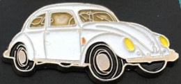 VW - VOITURE - CAR - AUTOMOBILE - AUTO - COCCINELLE BLANCHE (4,5cm / 2cm) - PHARES JAUNE - SERIE LIMITEE - PARIS-(ROSE) - Volkswagen