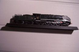 TRAIN   ( MAQUETTE  FIXE )  SNCF  232 -U-1   - SNCF .36.B.6   * - Locomotieven